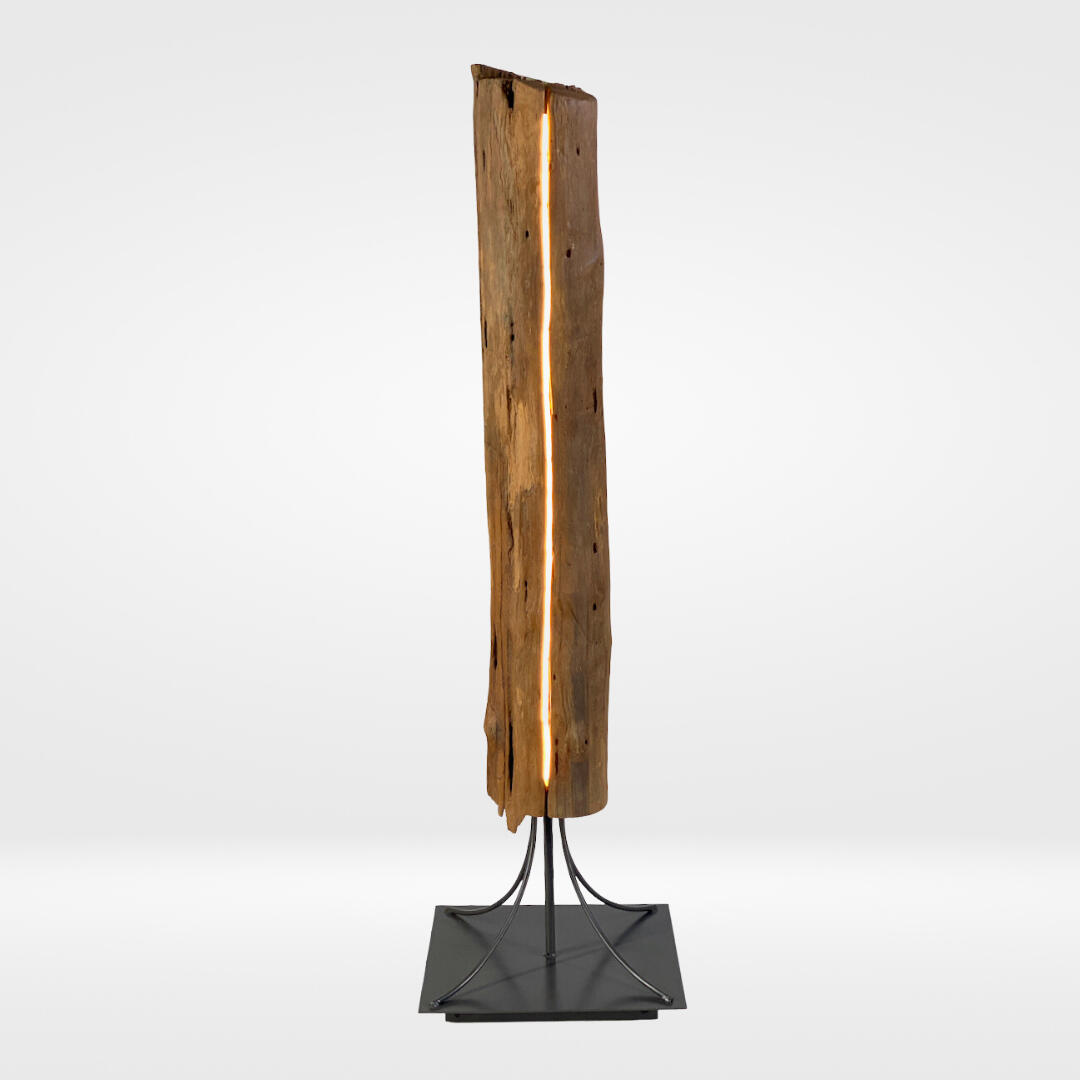 Vertical mahogany lamp